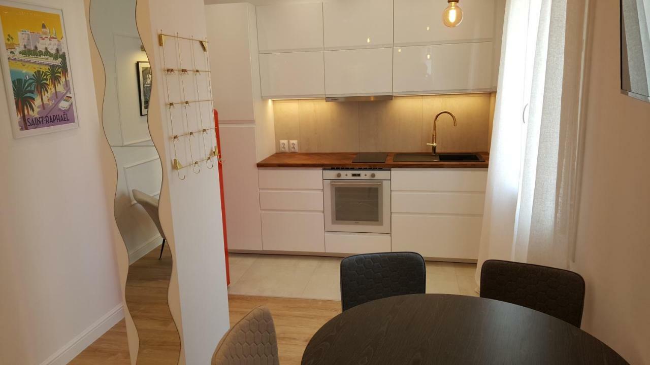 123 Sadi Carnot, Classe 2 Etoiles Saint-Raphaël Exteriör bild