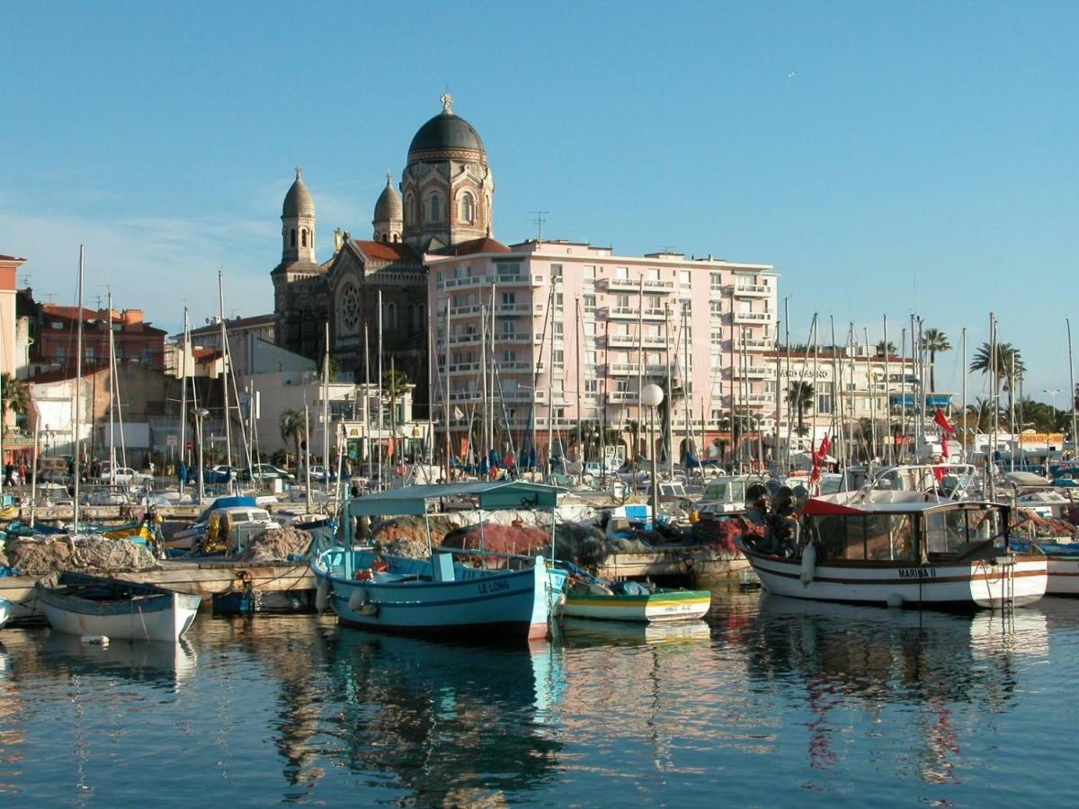 123 Sadi Carnot, Classe 2 Etoiles Saint-Raphaël Exteriör bild