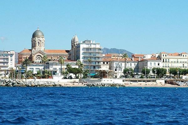 123 Sadi Carnot, Classe 2 Etoiles Saint-Raphaël Exteriör bild