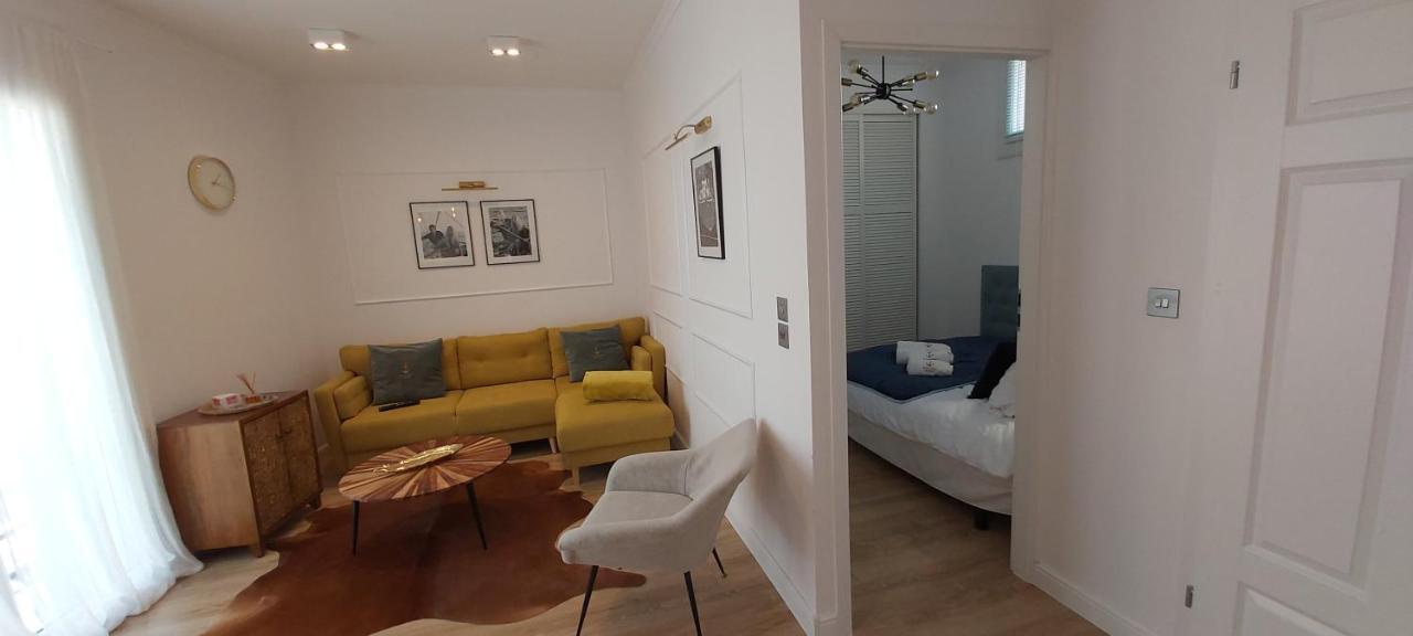 123 Sadi Carnot, Classe 2 Etoiles Saint-Raphaël Exteriör bild