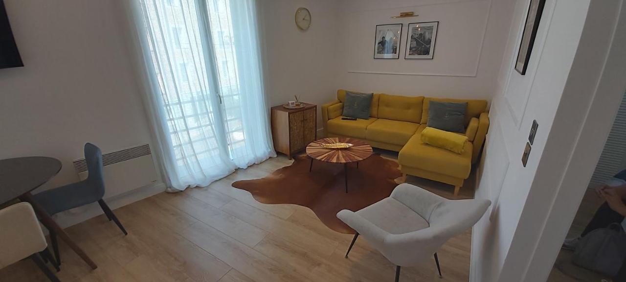 123 Sadi Carnot, Classe 2 Etoiles Saint-Raphaël Exteriör bild