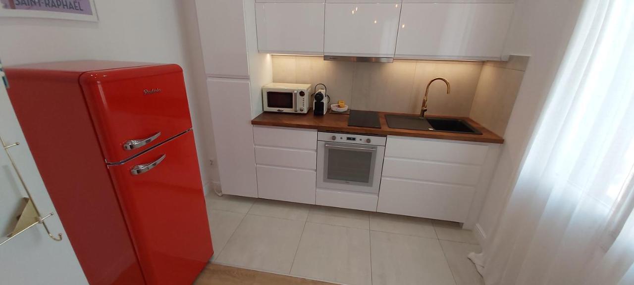 123 Sadi Carnot, Classe 2 Etoiles Saint-Raphaël Exteriör bild